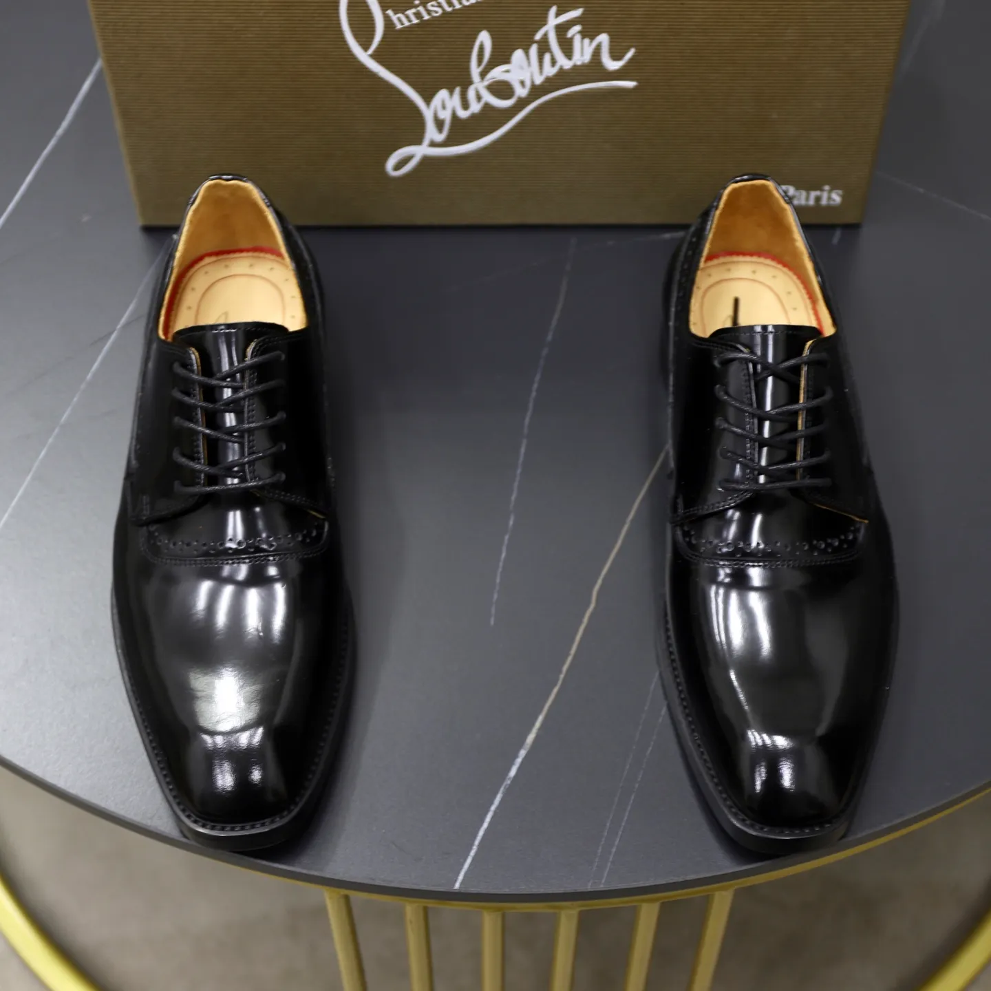 Ex-factory price: 620💰Christia*.Loubouti*🆑High-end men’s business formal leather shoes | Classic red sole shoes | Original imported first-layer cowhide | Water-dyed cowhide lining | Italian imported red rubber outsole | High-end luxury | Perfect interpretation of fashion, sunshine, style, suitable for various occasions Size: 39-44 (38.45 custom-made)